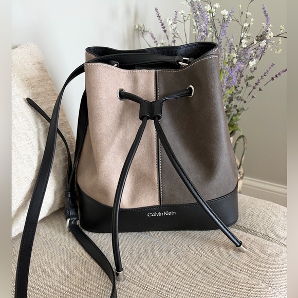 Calvin Klein Handbags - Calvin Klein Gabrianna color block crossbody!